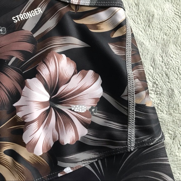 Stronger The Label Freedom Floral Hawaiian Crop - Picture 6 of 11